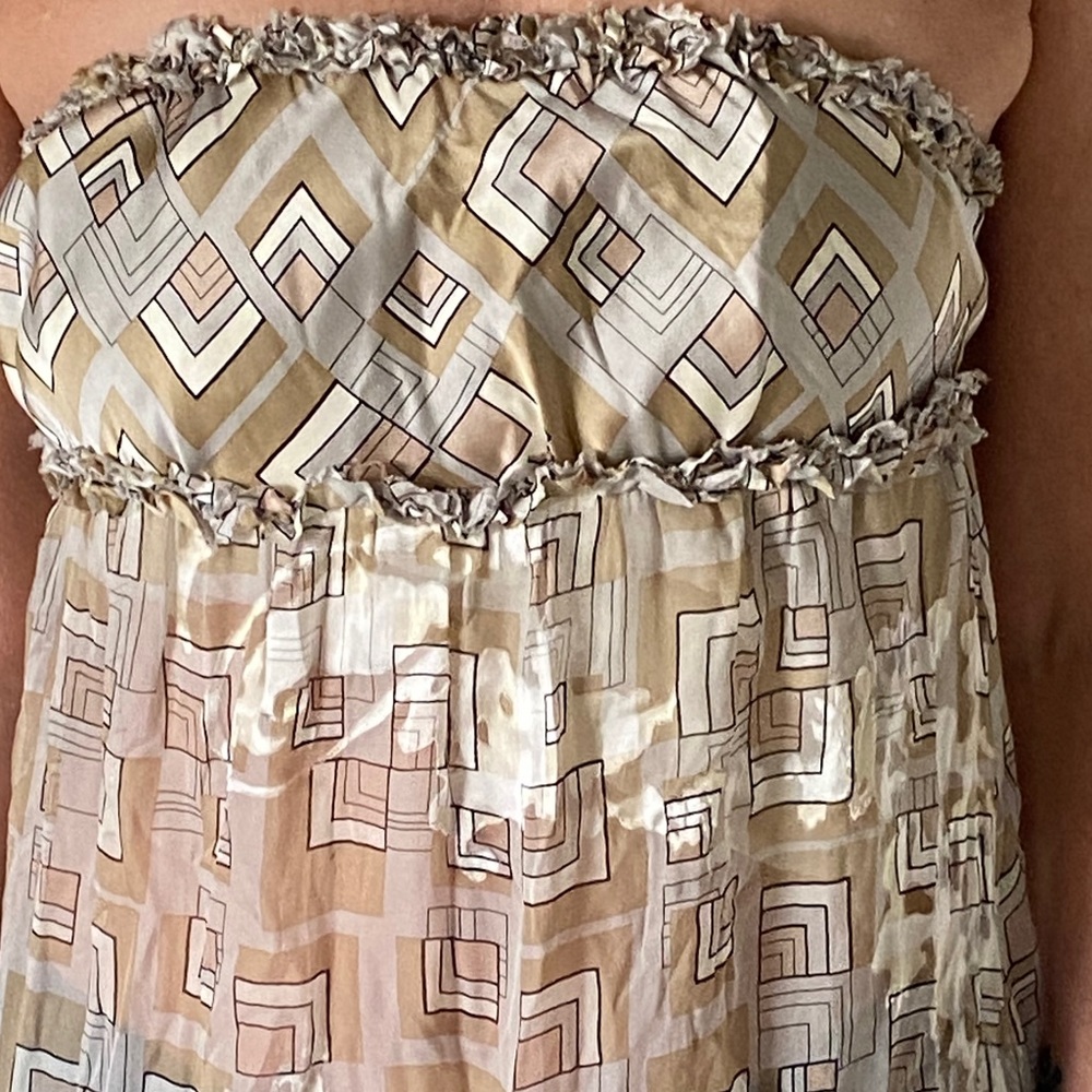 Poleci strapless geometric top